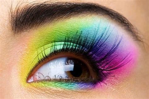 Tantalising Eye Makeup For Holi