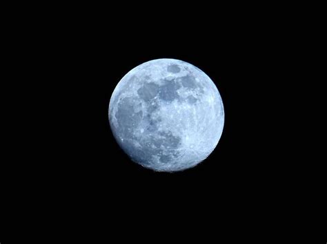 Última superlua do ano aparece no céu na noite desta sexta feira