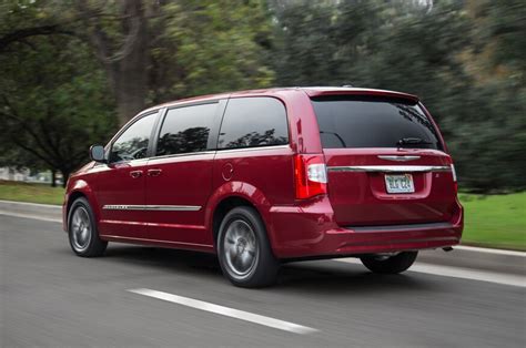 2014 Chrysler Town And Country S First Test Motor Trend