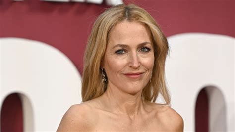 Gillian Anderson Says Feeling Guilty Led Her To Return To X Files 10