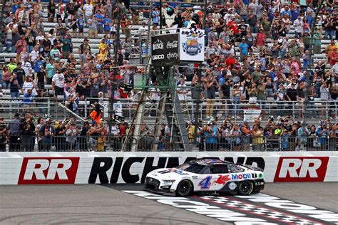 Denny Hamlin Breaks Records Nascar Cup Series Returns To Richmond For Second Race In The 2023