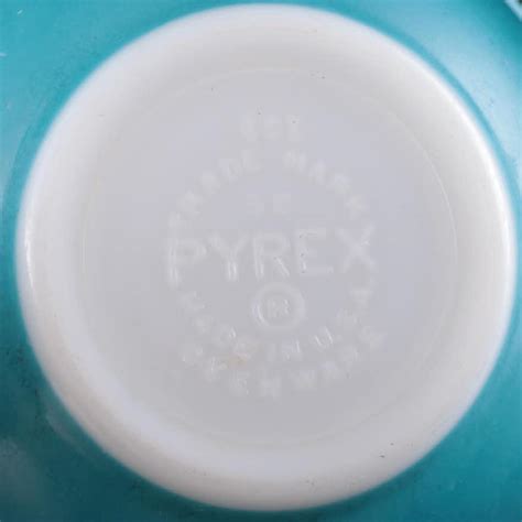 Pyrex "Primary Colors" Glass Mixing Bowls, Mid-20th Century | EBTH