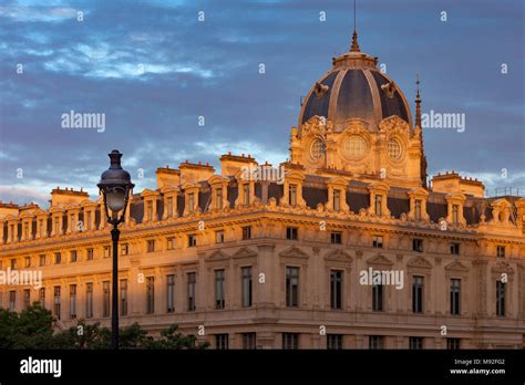 Tribunal De Commerce De Paris Dome Banque De Photographies Et Dimages