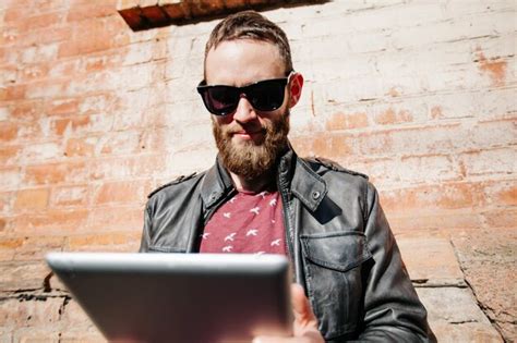 Premium Photo Hipster Man With Beard Wearing Glasses