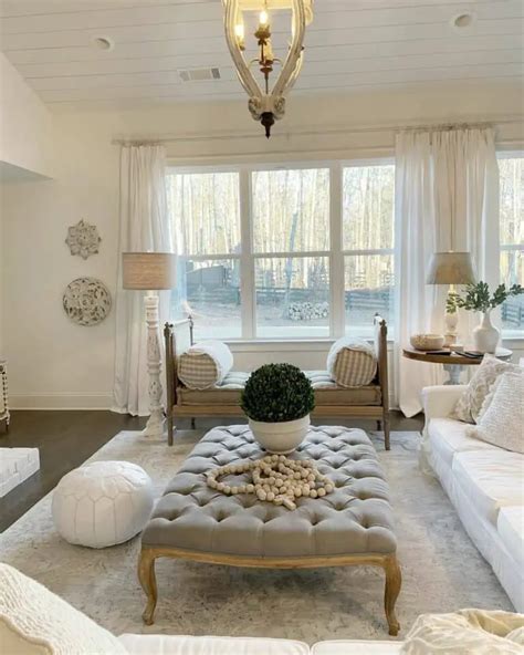 7+ Daybed Ideas for Your Farmhouse Living Room That Guests Will Adore