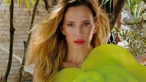 Distinta A Todas Y Muy Vers Til As Es La Bikini Que Luisana Lopilato Eligi Para El Verano