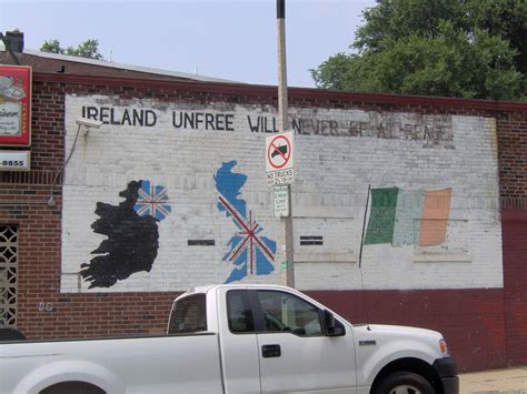 El Norte De Irlanda Repintan El Clásico Mural Republicano Irlandés En