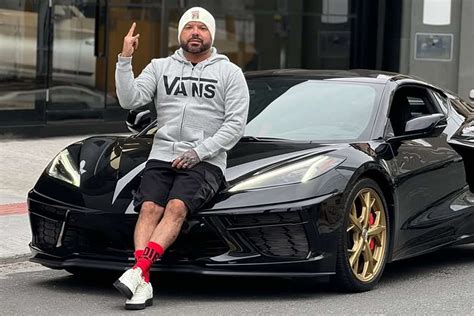 Influencer Dies at 45 While Getting Back Tattoo in Hospital