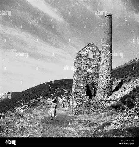 cornwall, old tin mine Stock Photo - Alamy