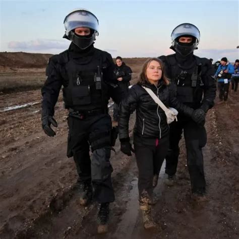 Greta Thunberg Fue Detenida Un Par De Horas En Una Protesta Contra Una