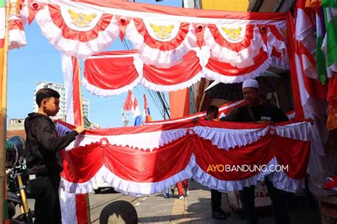 FOTO Jelang HUT Ke 78 RI Penjual Bendera Merah Putih Mulai Marak