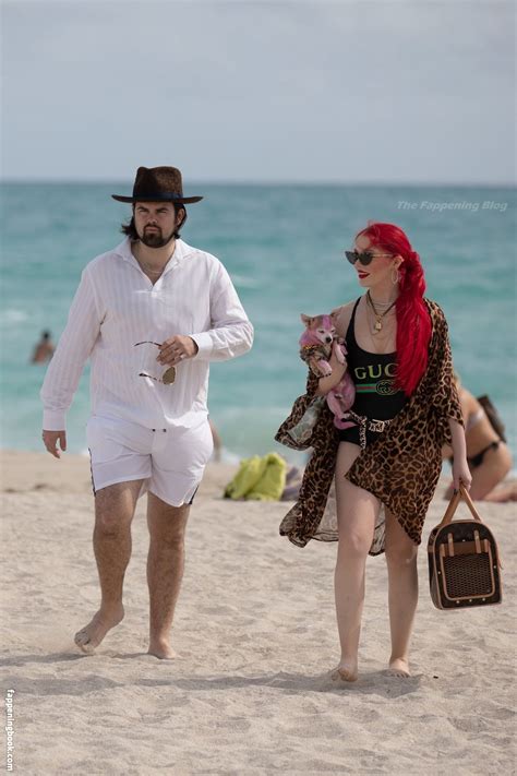 Hunter Nude OnlyFans Leaks Fappening FappeningBook