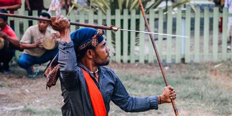 Tari Perang Cakalele Maluku Wujud Penghormatan Nenek Moyang Pelaut