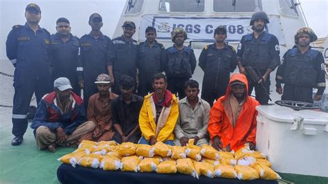 Pakistani Boat Seized Off Gujarat Coast With ₹200 Cr Worth Drugs Latest News India Hindustan