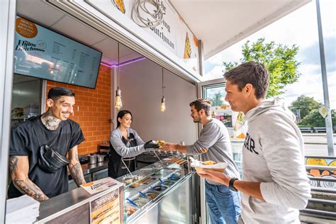 Pommes sind gefragt The Flying Dutchman in Nürtingen hat eröffnet