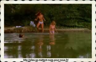 Valerie Dumas Nue Dans Une Glace Avec Deux Boules…