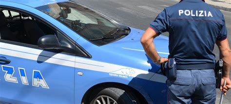 Sensibilizzazione Sulla Circolazione La Polizia Stradale Tra I Banchi