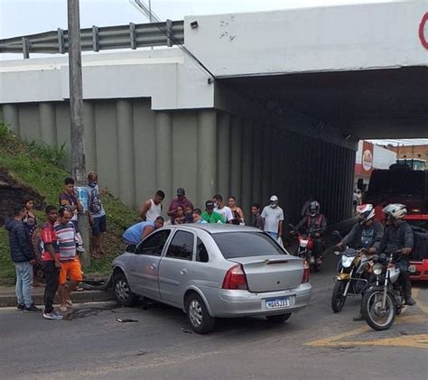 A Gazeta Motorista Bate Em Poste E Fica Ferido Em Acidente Na BR 101