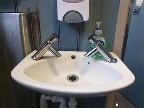 These taps in a pub toilet in Ripley really are doing my head in. : r