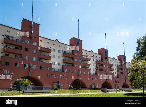 Karl Marx Hof Buildings In Vienna Stock Photo Alamy