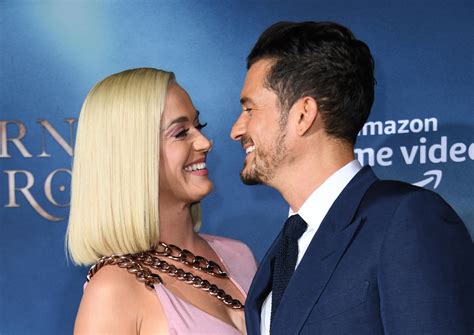 Katy Perry Enceinte D Orlando Bloom D Voile Son Ventre Rond Dans Un