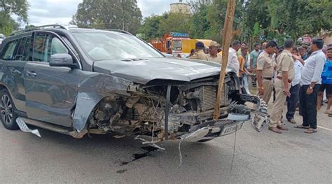 Car Accident Prime Minister Narendra Modi S Brother Prahlad Modi