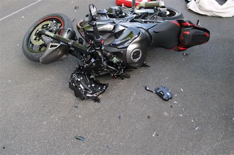 Pol Rbk R Srath Motorradfahrer Bei Verkehrsunfall Schwer Verletzt