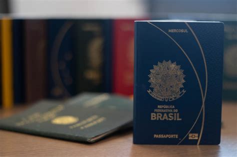 PF inicia emissão do novo modelo do passaporte brasileiro veja o que