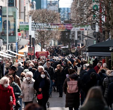 Umfrage Allensbach Fast ein Drittel der Bundesbürger glaubt in