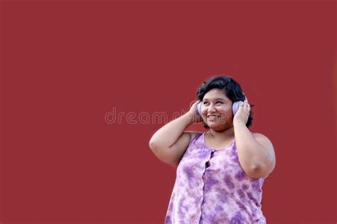 Year Old Fat Brunette Latina Woman Uses Her Cell Phone To Send Messages Shop And Date