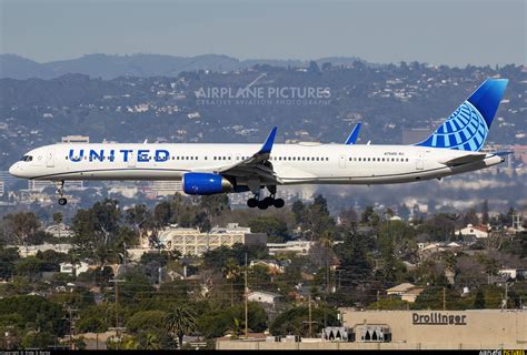 N75851 United Airlines Boeing 757 300 At Los Angeles Intl Photo ID