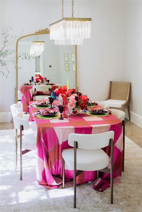 Holiday Table Decor Guide - Lola Valentina