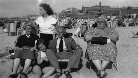 The 50s British Beach Life Through Fascinating Photos Vintage Everyday