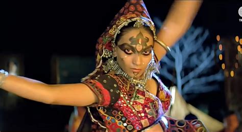 70-Year-Old Kalpana Iyer Dances to Ramba Ho Ho Ho at Family Wedding ...