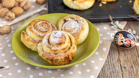 Girelle Sfogliate Con Gocce Di Cioccolato E Noci Gustosissime