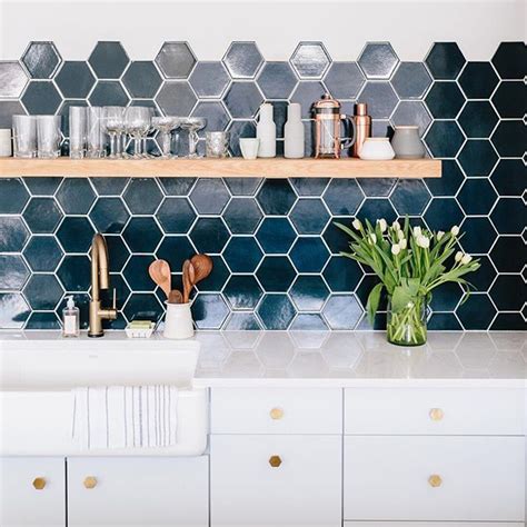 Kitchen backsplash tile: main features – Decorifusta