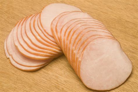 Canadian Bacon vs Ham: What Are The Differences? - Fitibility