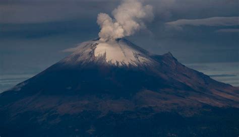 Registran 141 exhalaciones y cuatro explosiones en volcán Popocatépetl