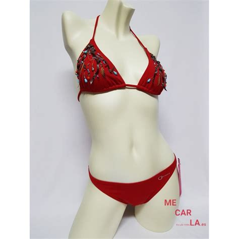 BIKINI DE TRIÁNGULO EN ROJO BORDADO CON TIRAS DE CUERO Y ABALORIOS