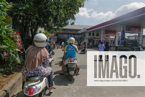 Rising Fuel Prices In Indonesia A Queue Of Vehicles Refueling At A