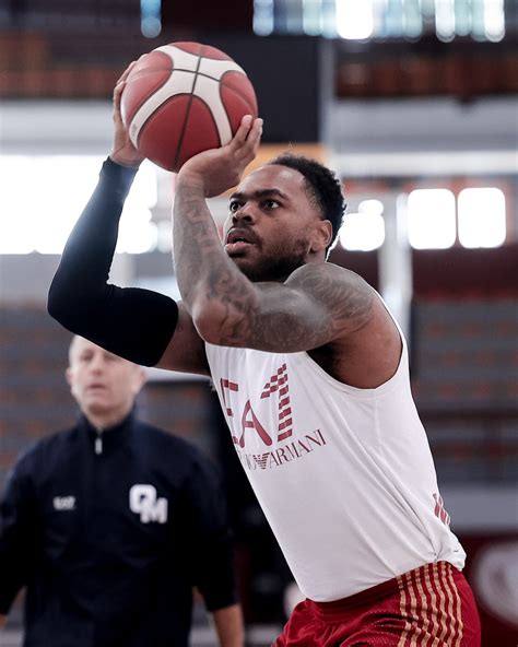 Olimpia Milano On Twitter Allenamento Ad Atene In Attesa Di Partire