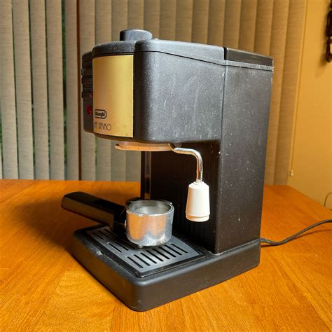 DELONGHI ESPRESSO MACHINE