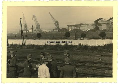 Orig Foto Gebirgsj Ger Gjr Am Bahnhof Im Hafen Antwerpen Belgien