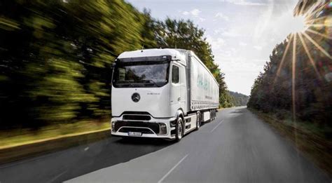 Mercedes le monta competencia al Tesla Semi su camión da 1 000 km de