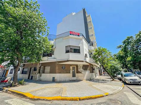 Venta Casa 40 años 3 dormitorios con balcón 71m2 Ramón L Falcon