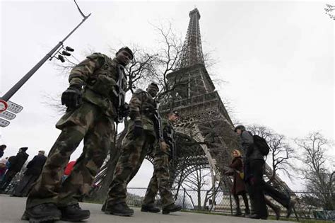 Planean Levantar Muro De Cristal Antibalas En La Torre Eiffel Chamosaurio