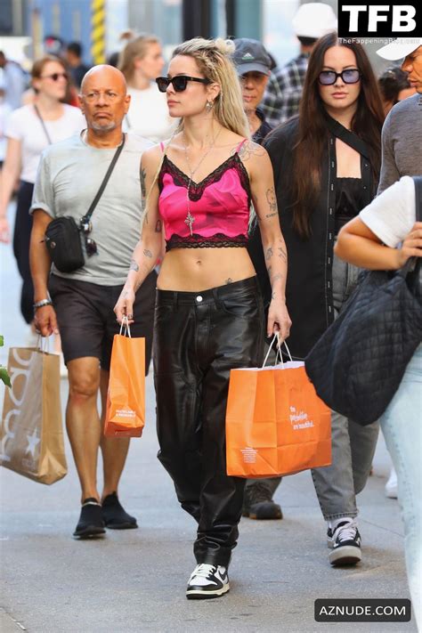 Halsey Sexy Seen Showing Off Her Hot Figure Wearing A Crop Top In New York City Aznude