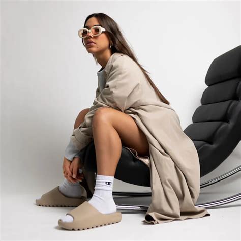 Look Stylish and Chill This Summer with Yeezy Slide Outfit Ideas ...