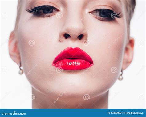 Beautiful Blonde Woman With Red Lipstick And Classic Fashion Sty Stock Image Image Of Girl