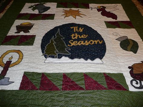 Acorn Ridge Quilting: Kit's Christmas Applique Quilt.